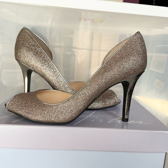 Marc Fisher Joey3 Silver Multitexture peep-toe heels, size 7.5M - Picture 3 of 6